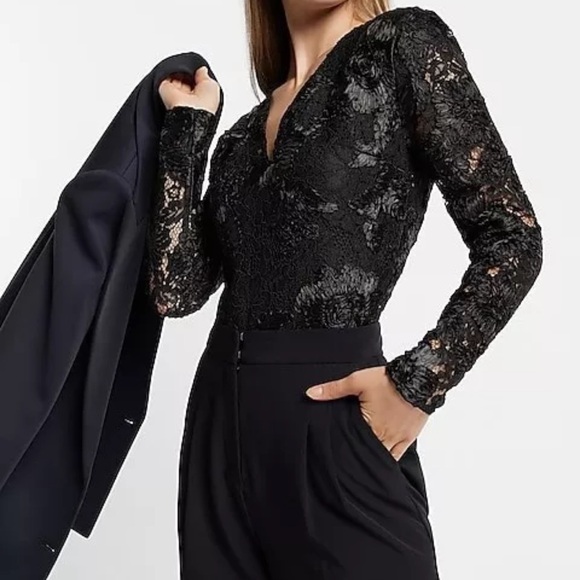“New” EXPRESS Lace Embroidered V- neck Long Sleeve Thong Bodysuit - Small - Picture 1 of 8